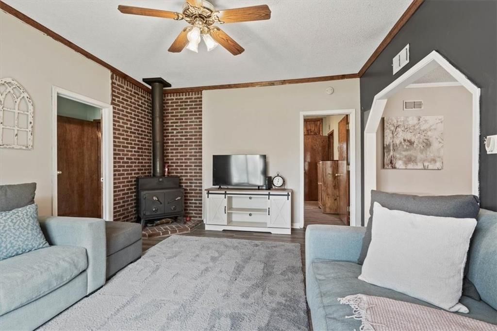 204 E Nichols Street — photo 10