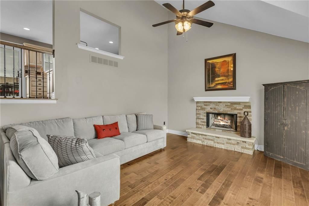 15414 W 148th Terrace — photo 5