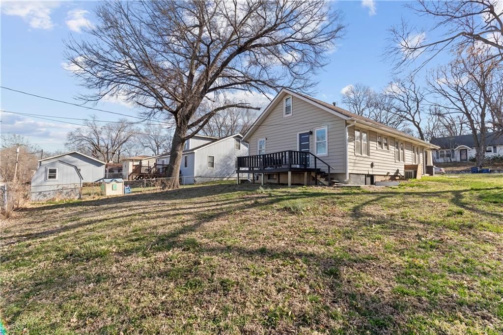 827 Locust Street — photo 35