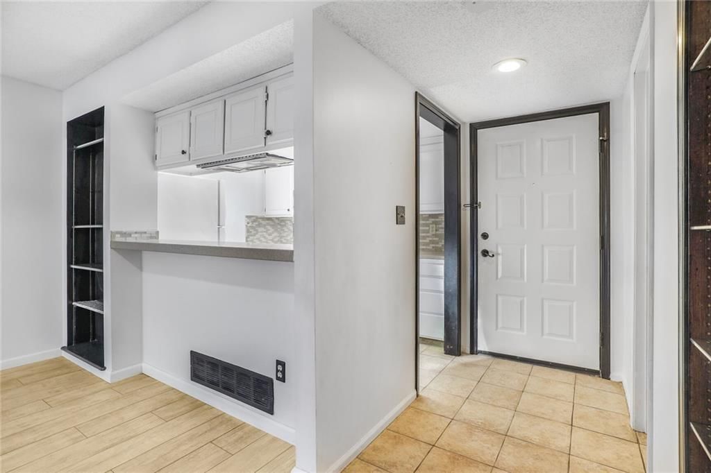 6418 W 51st Terrace — photo 8