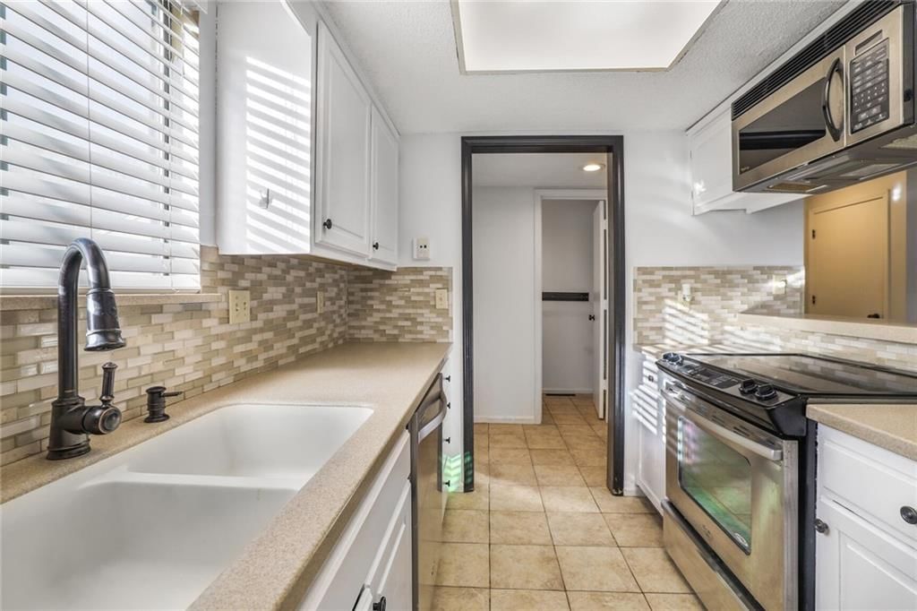 6418 W 51st Terrace — photo 9