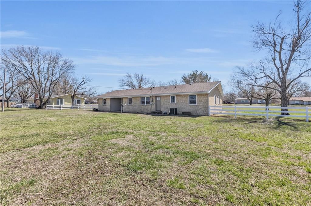 1838 US 54 Highway — photo 28