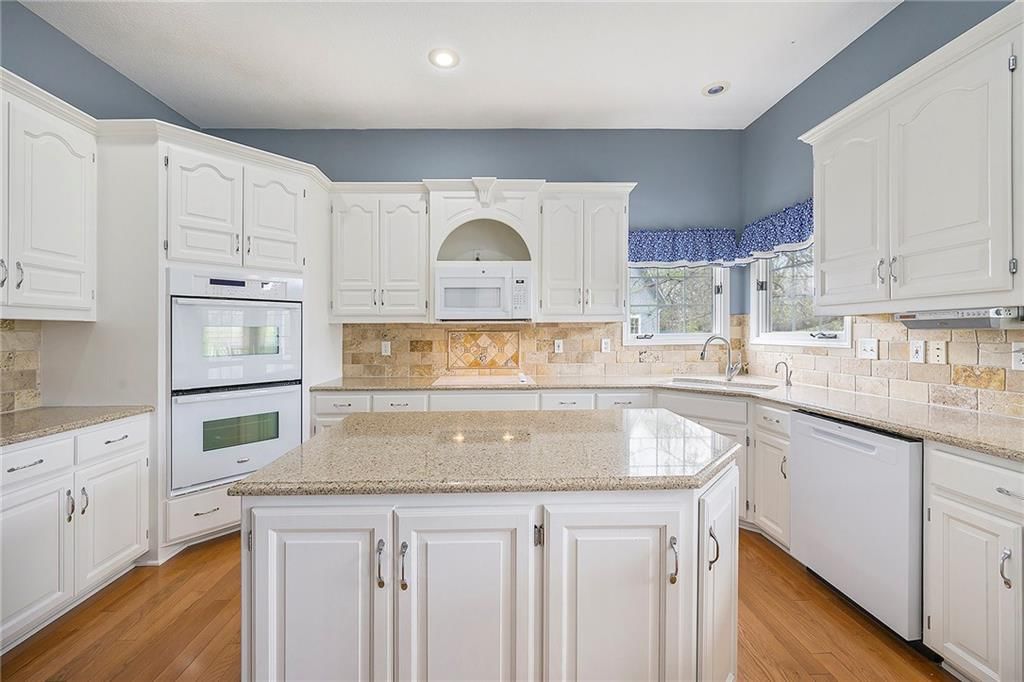 9875 Pin Oak Circle — photo 20