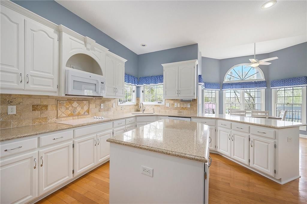 9875 Pin Oak Circle — photo 21