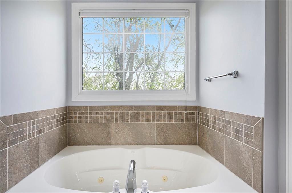 9875 Pin Oak Circle — photo 30