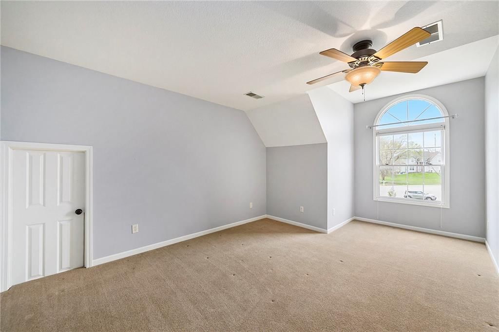 9875 Pin Oak Circle — photo 32