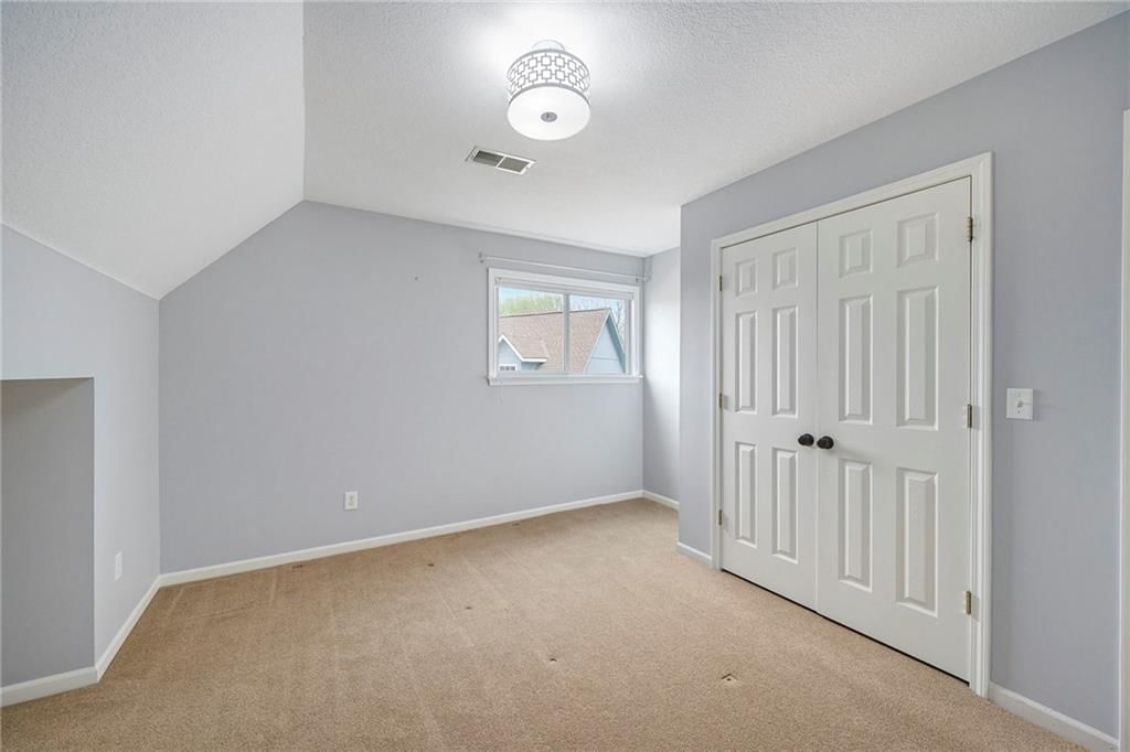 9875 Pin Oak Circle — photo 34
