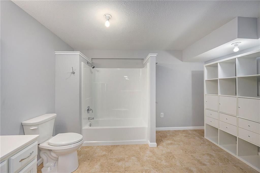 9875 Pin Oak Circle — photo 36