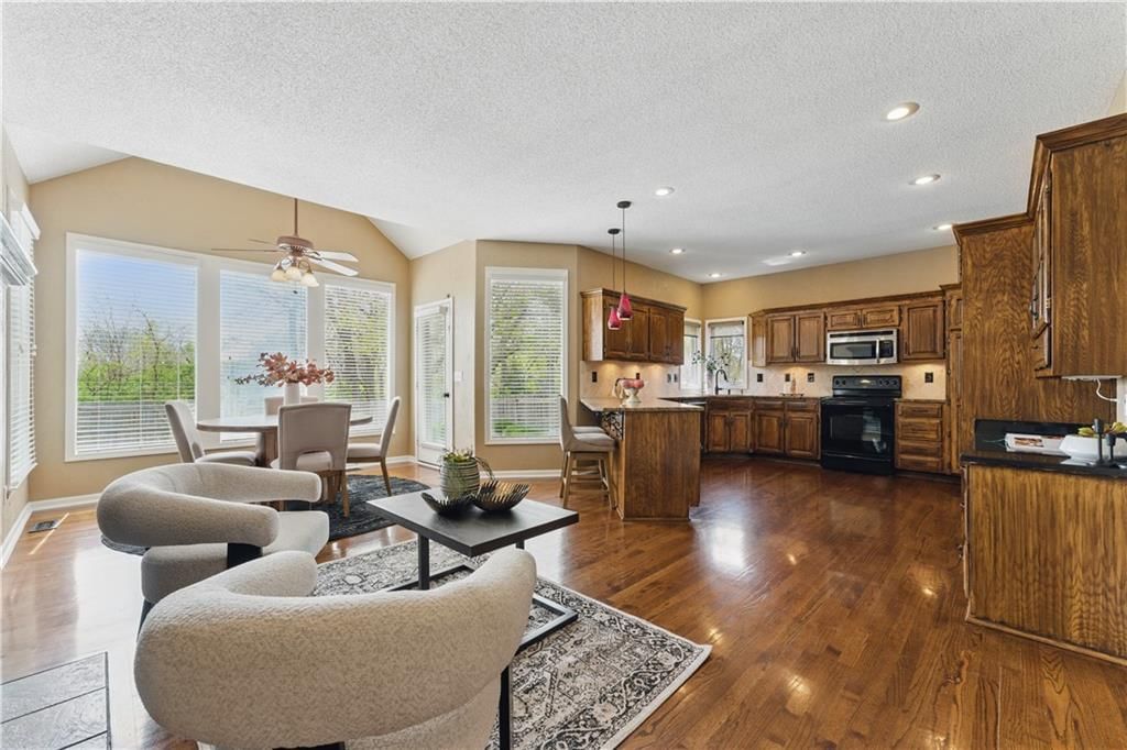6511 W 150th Street — photo 11