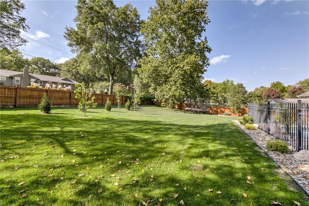 10318 Sagamore Road — photo 44