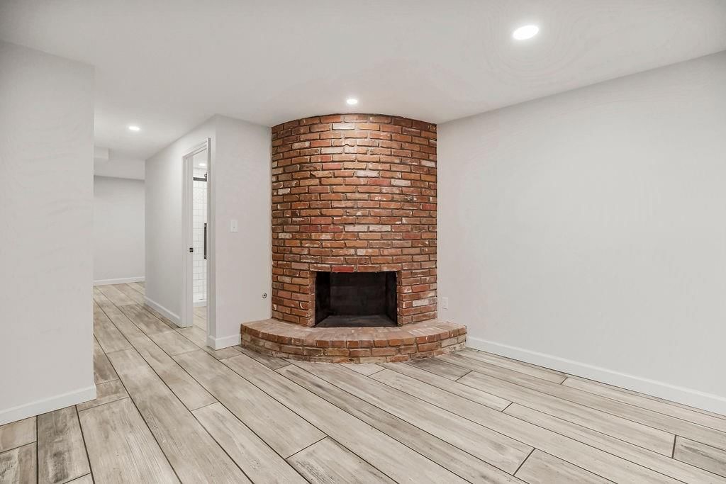9821 BETSY ROSS Lane — photo 23