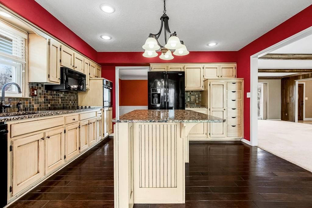 9821 BETSY ROSS Lane — photo 10