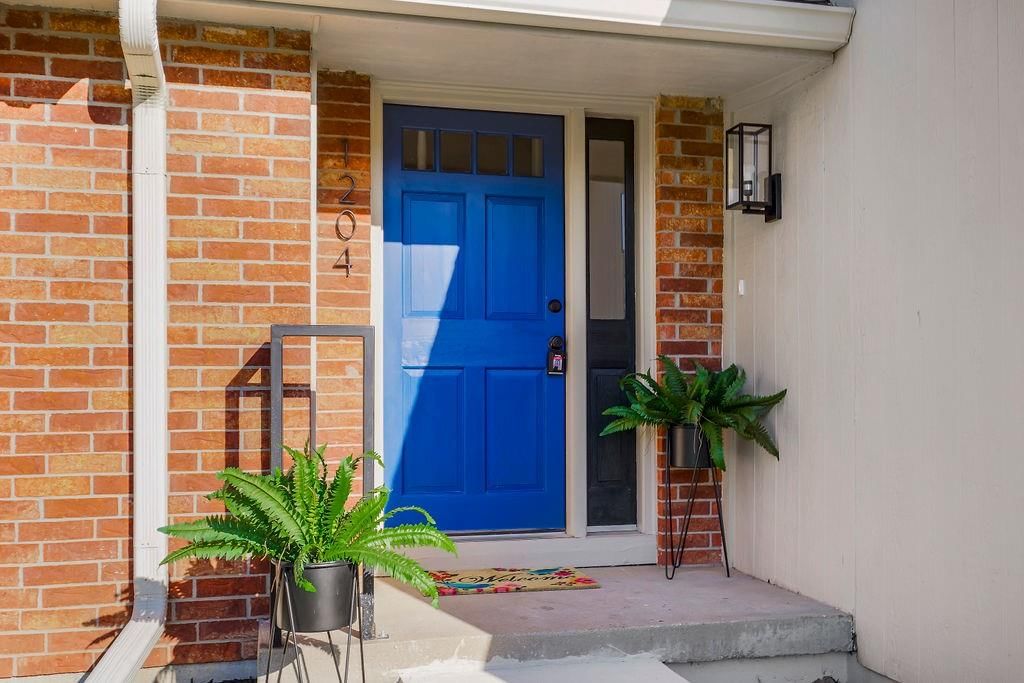 1204 Campbell Avenue — photo 2