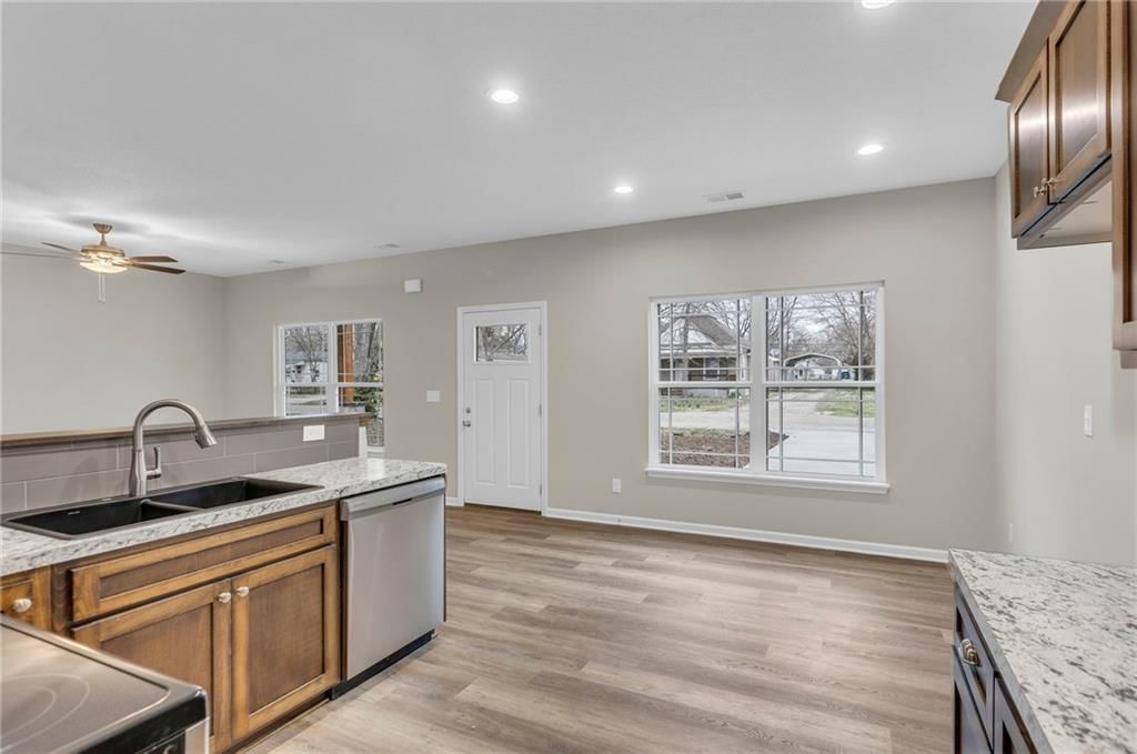 844 E Hamblin Street — photo 15