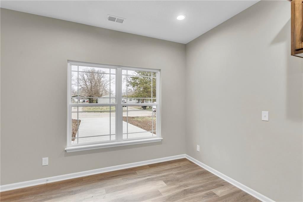 844 E Hamblin Street — photo 8