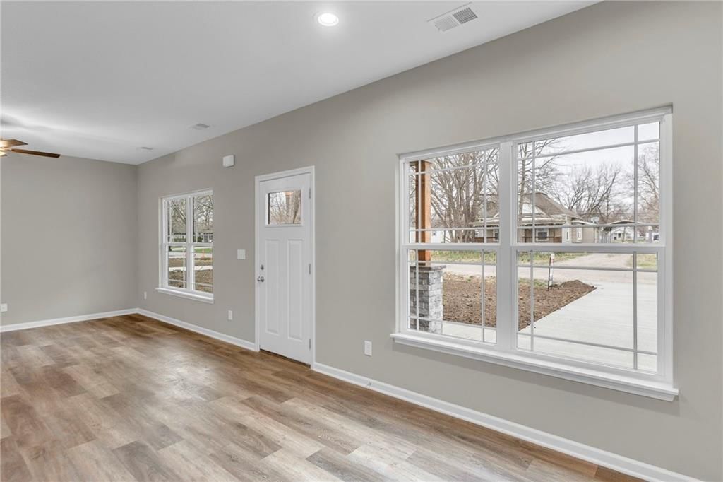 844 E Hamblin Street — photo 9