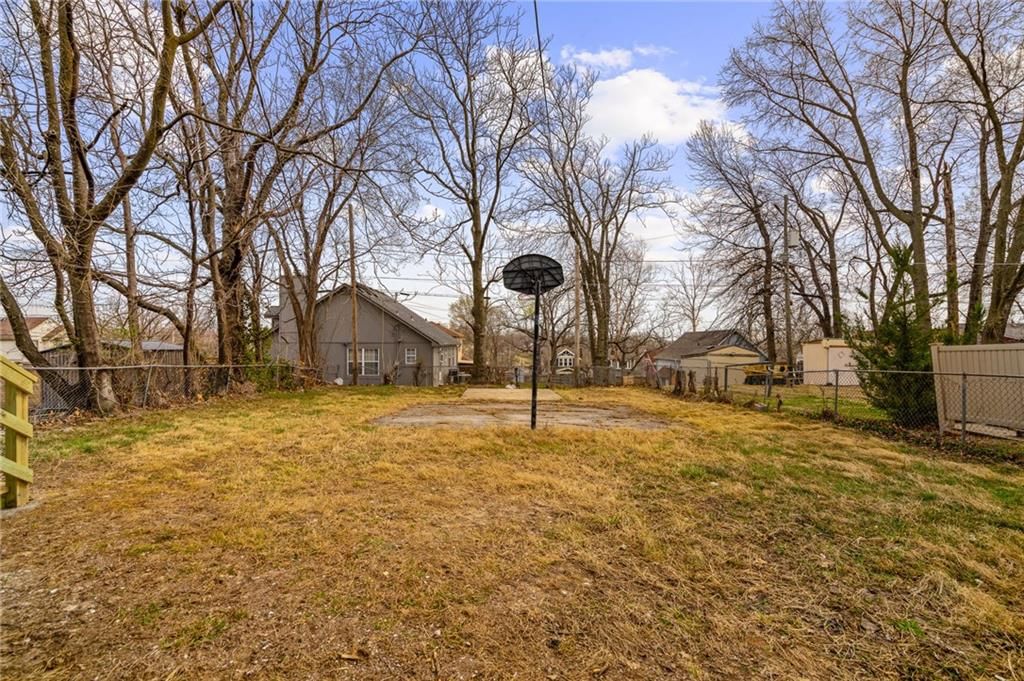 4105 Tracy Avenue — photo 32