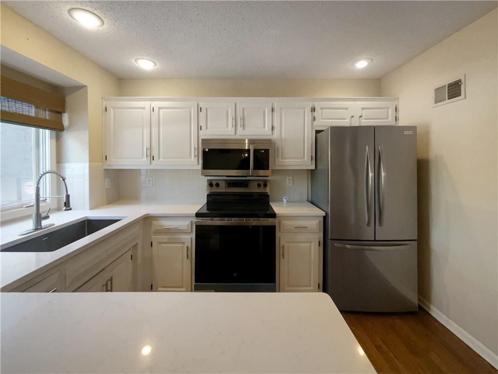 12577 Broadmoor Street — photo 16