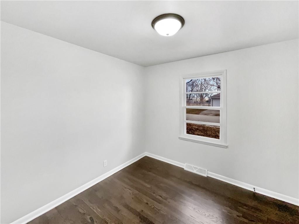118 Berry Avenue — photo 16