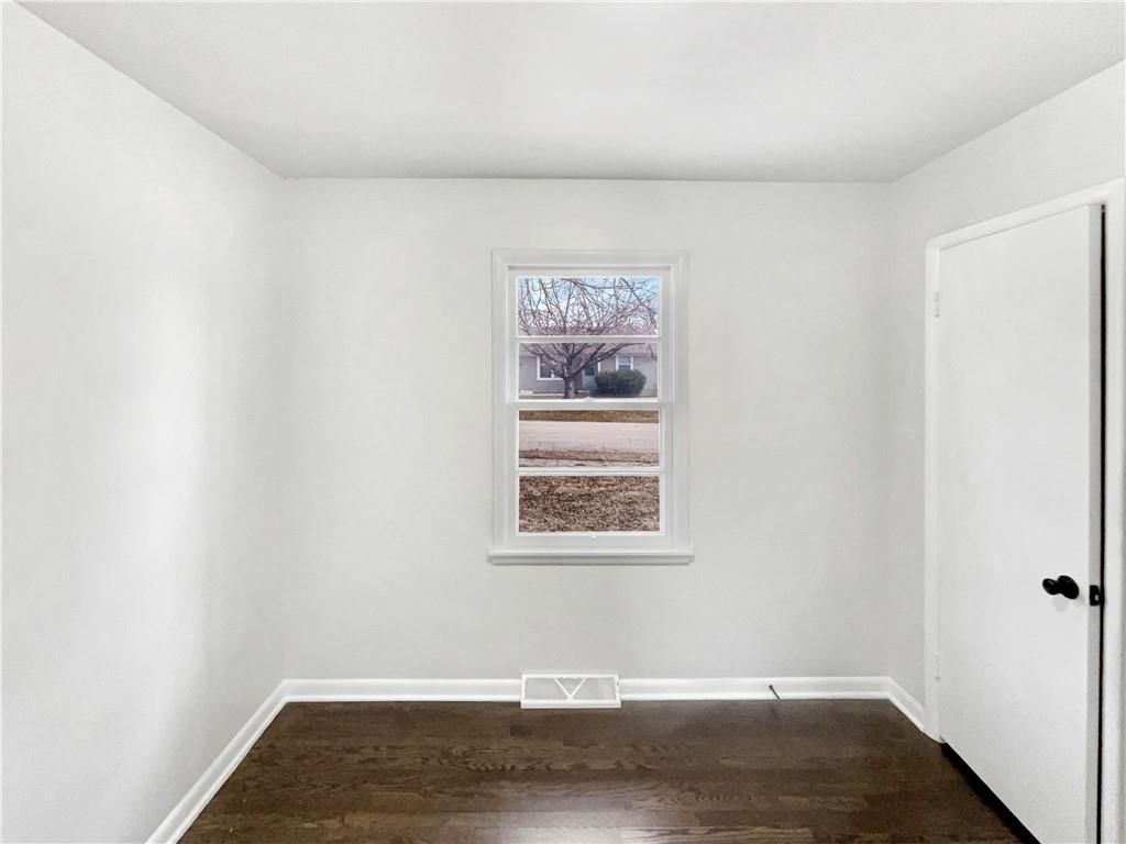 118 Berry Avenue — photo 17