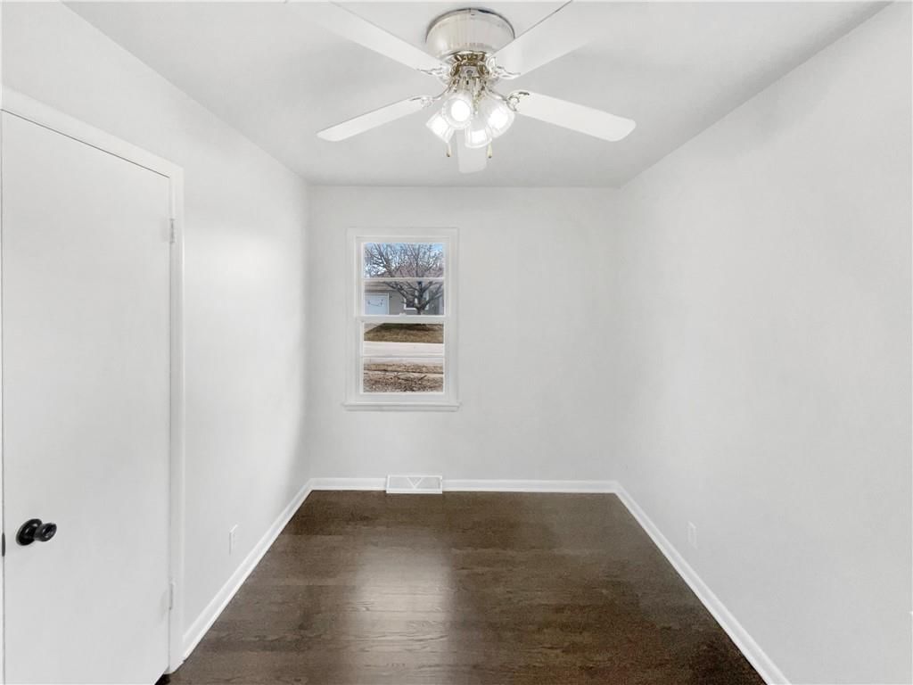 118 Berry Avenue — photo 19