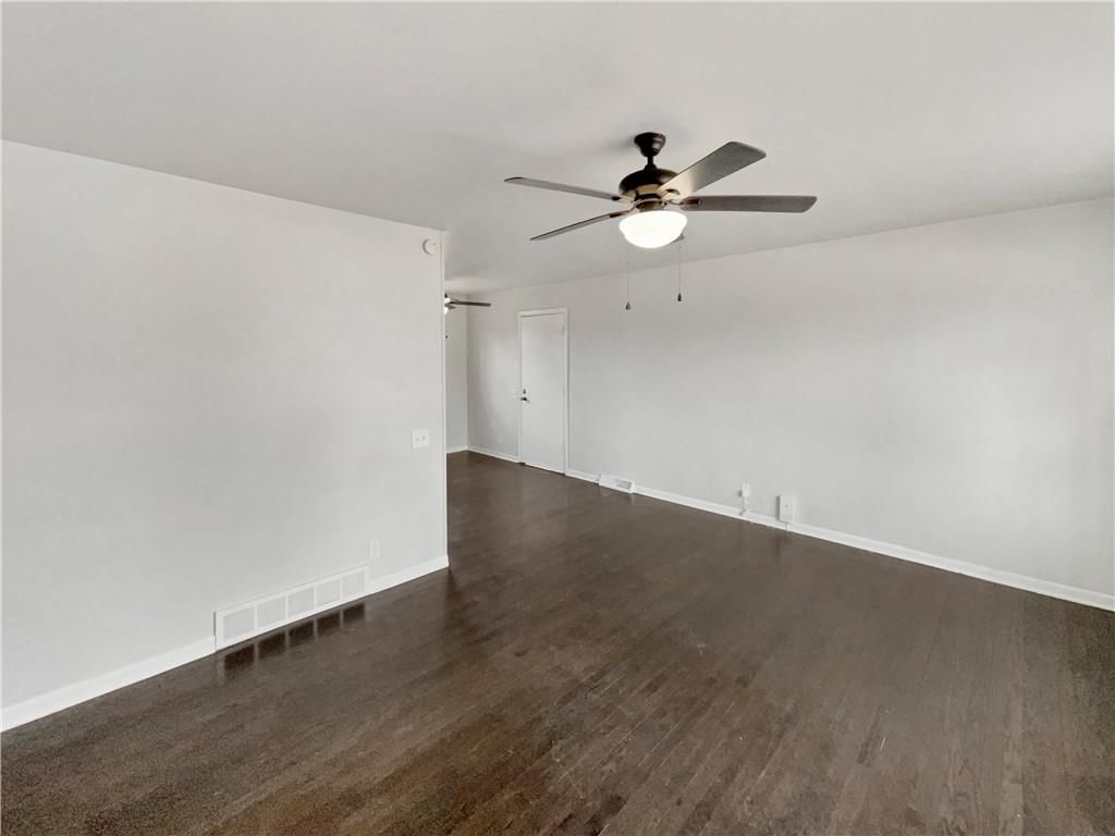 118 Berry Avenue — photo 22