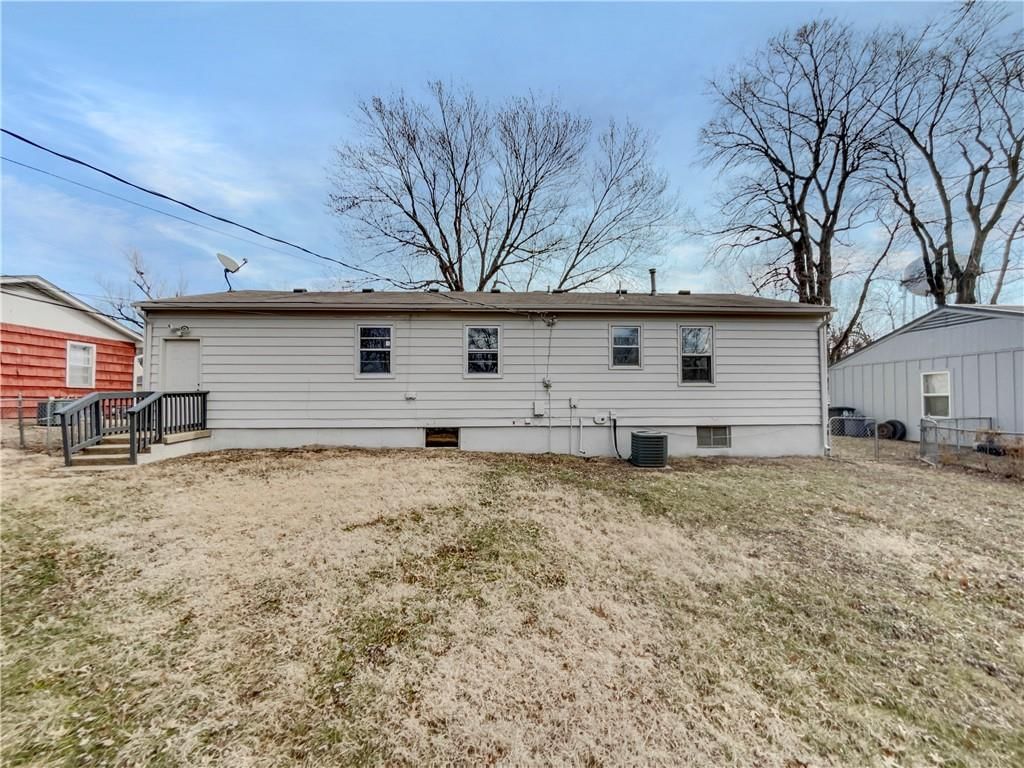 118 Berry Avenue — photo 8