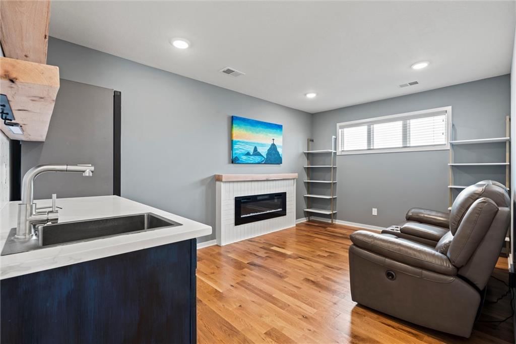 10530 N Hawthorne Avenue — photo 24