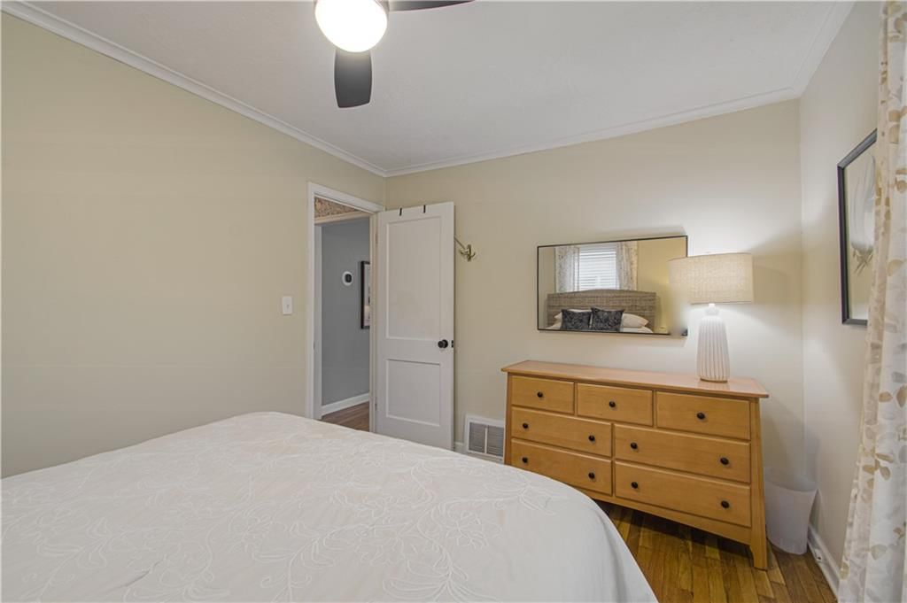 607 W 86th Terrace — photo 13