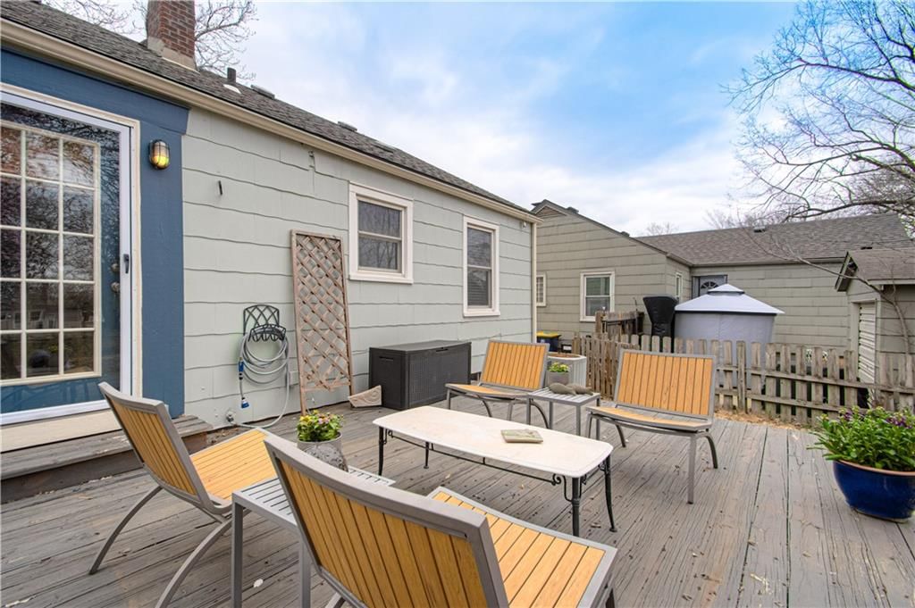 607 W 86th Terrace — photo 23