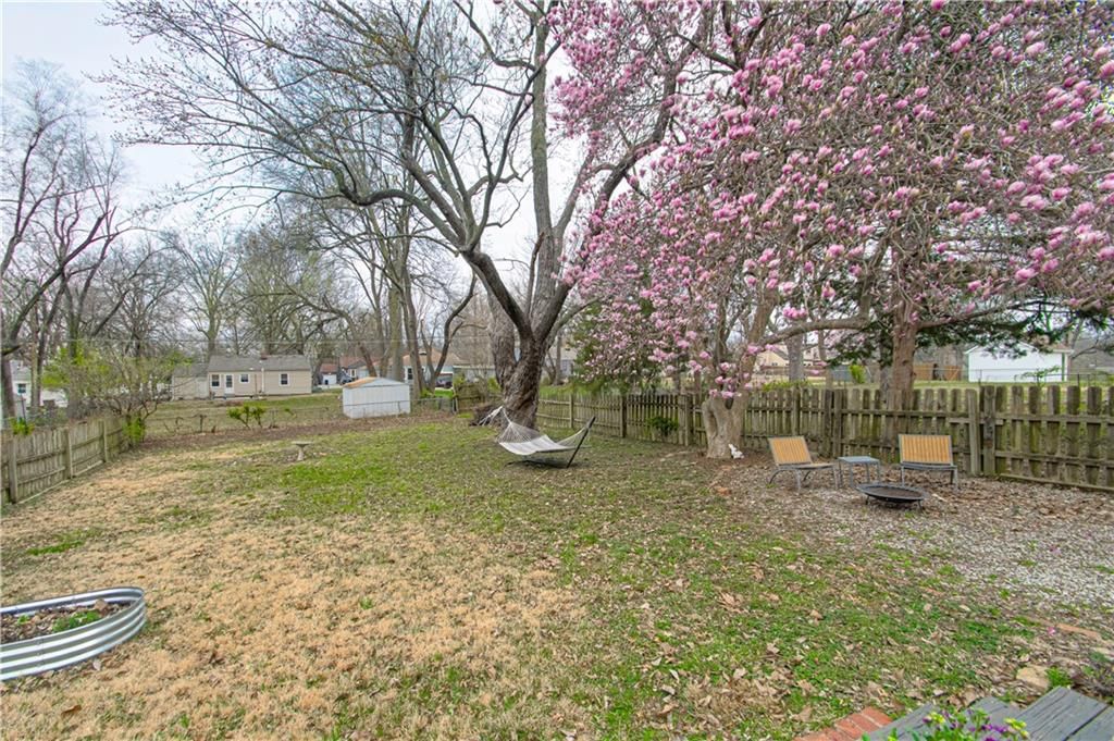 607 W 86th Terrace — photo 26