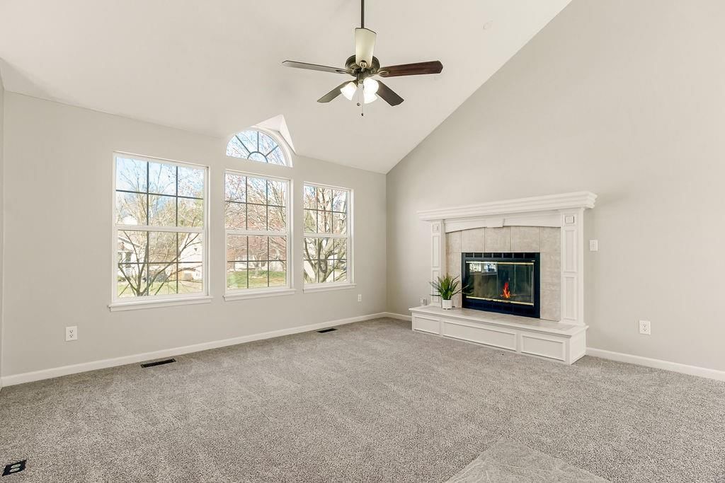 113 W Sierra Drive — photo 2