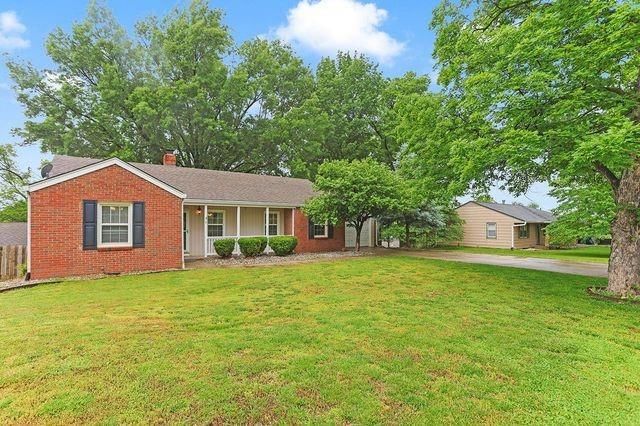 31 MAPLE Drive — photo 2