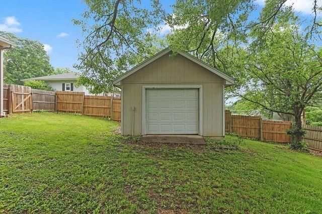 31 MAPLE Drive — photo 31