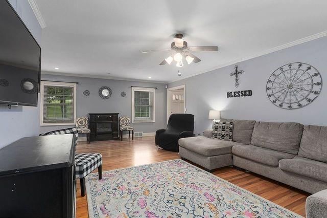 31 MAPLE Drive — photo 5