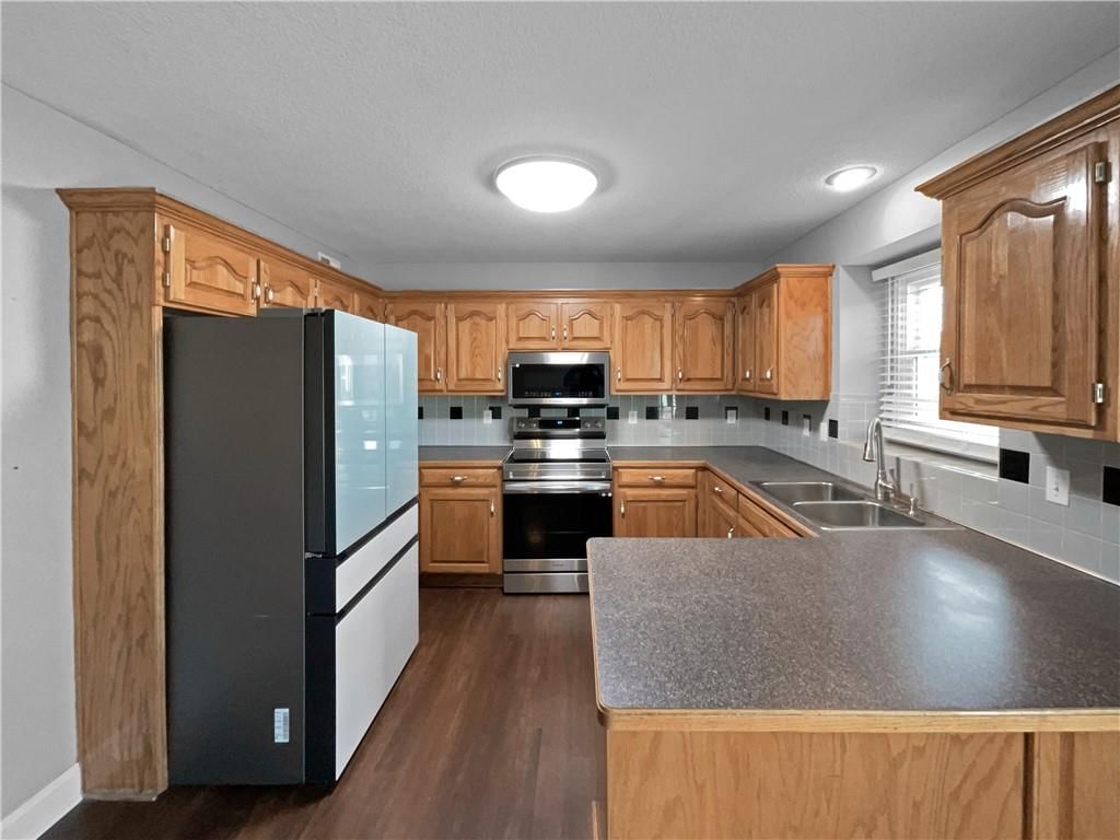 1015 Parkside Court — photo 6