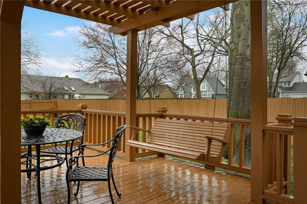 1021 SE Bridgehampton Way — photo 5