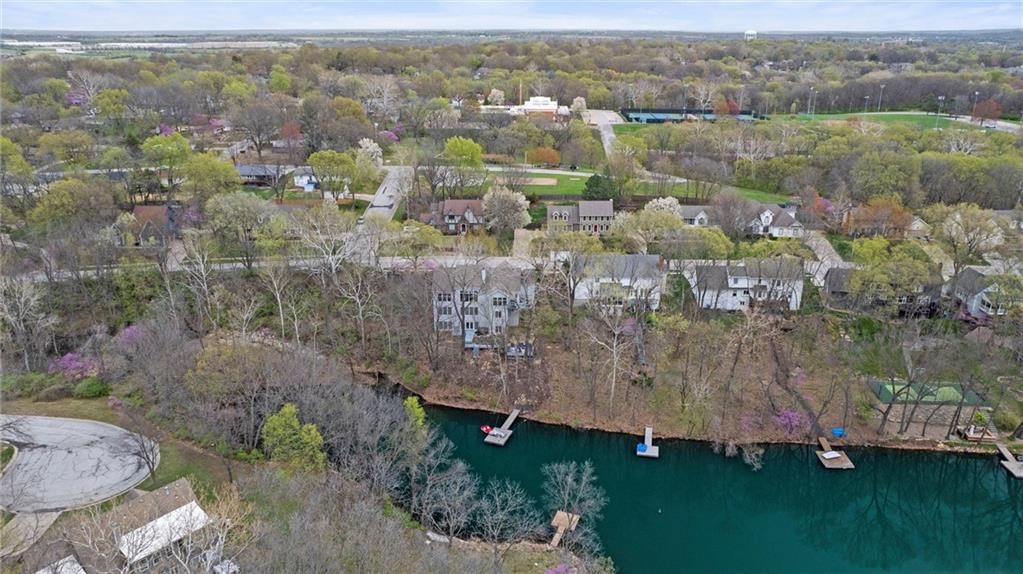 1018 Wildbriar Drive — photo 56