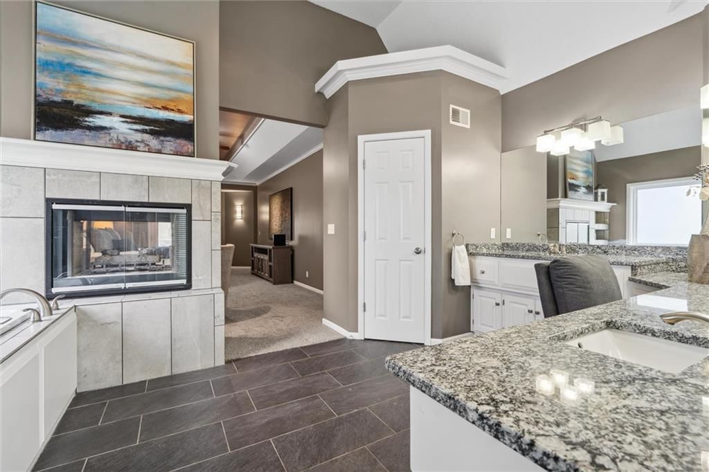8533 Candlelight Lane — photo 32