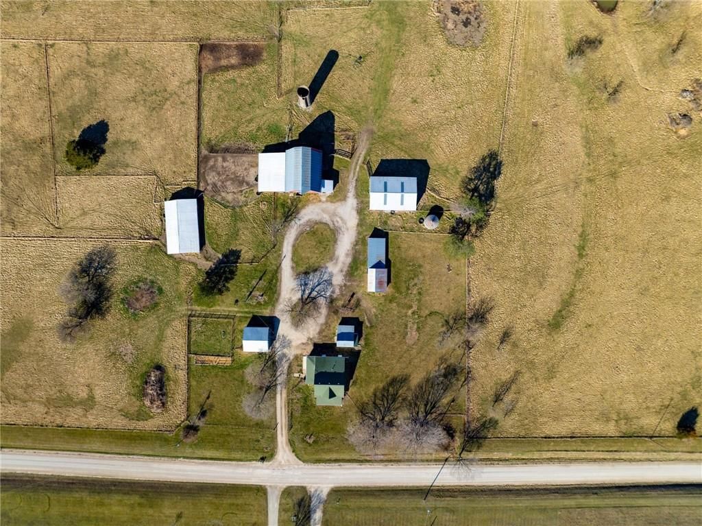 137 E 1400th Road — photo 30