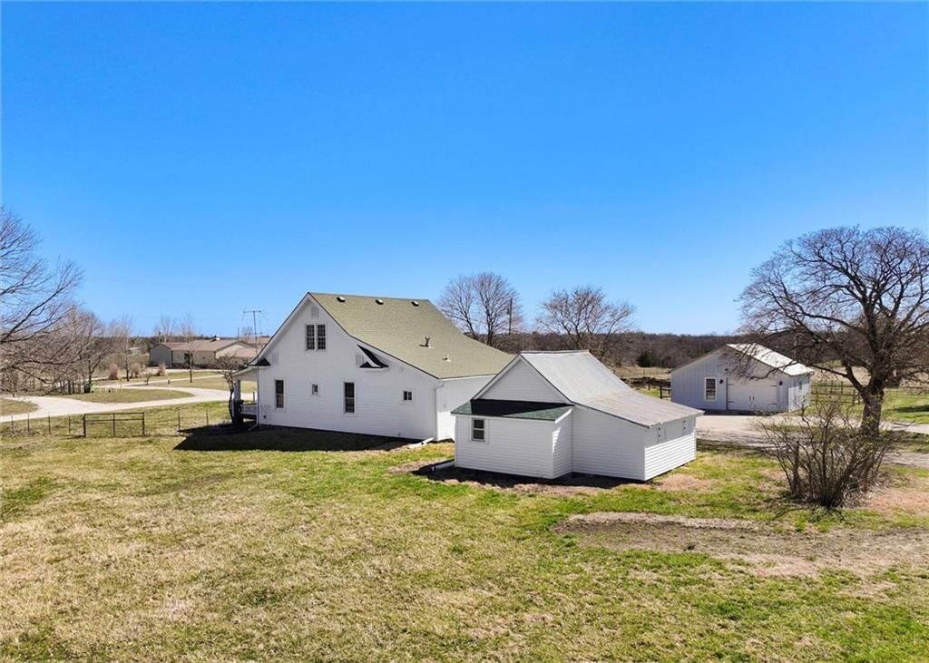 137 E 1400th Road — photo 32