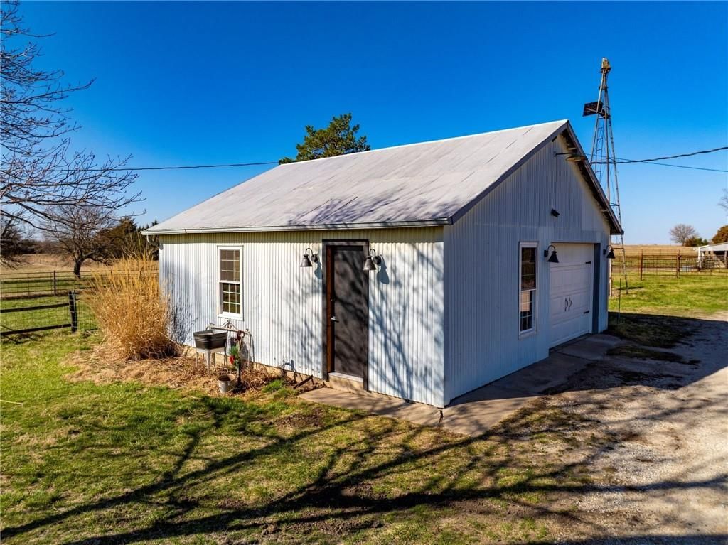137 E 1400th Road — photo 38