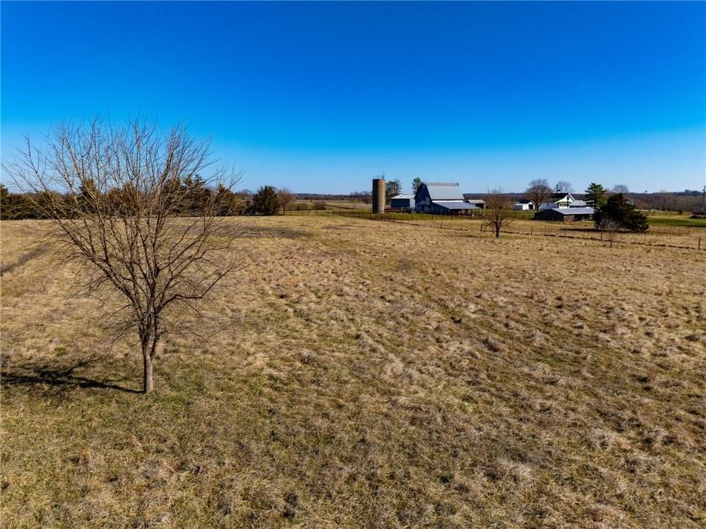 137 E 1400th Road — photo 70