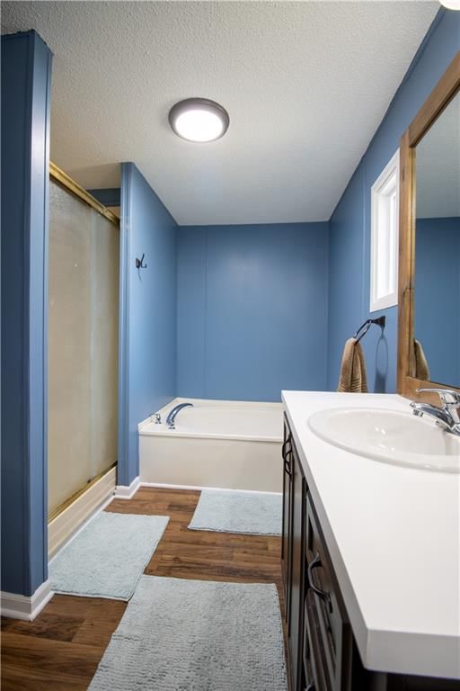 508 Oak Street W — photo 17