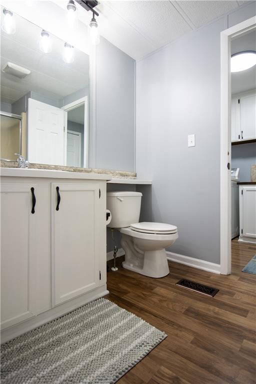 508 Oak Street W — photo 19