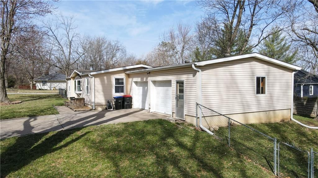 508 Oak Street W — photo 27