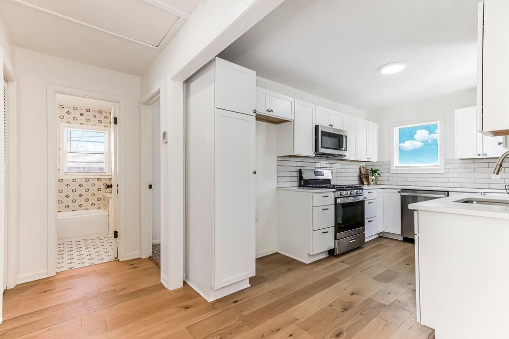 318 N Keeler Street — photo 13