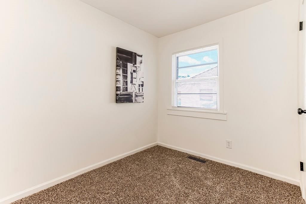 318 N Keeler Street — photo 14