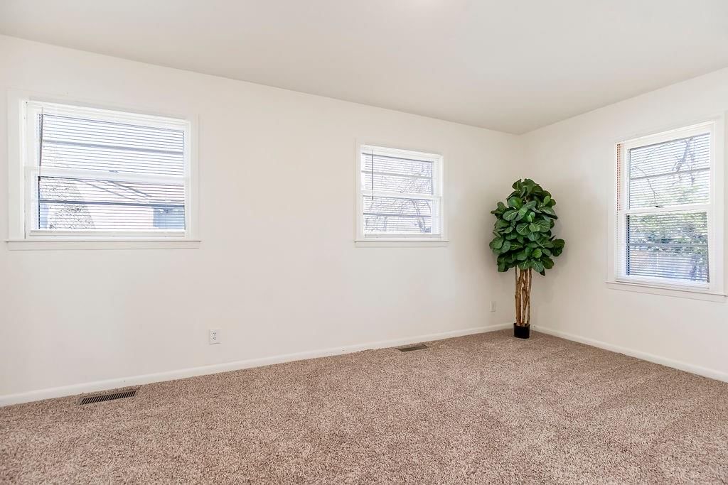 318 N Keeler Street — photo 16