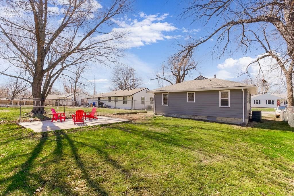 318 N Keeler Street — photo 24